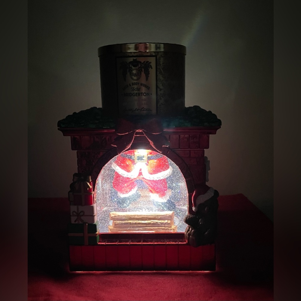 Bath & Body Works SANTA IN FIREPLACE WATER GLOBE CANDLE HOLDER - Picture 2 of 7